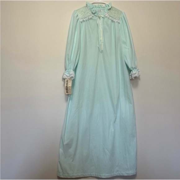 Vandemere Other - NWT Vintage Vandemere Nightgown